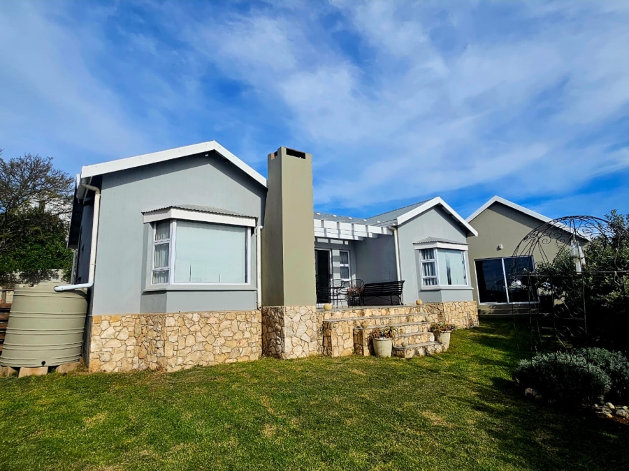To Let 3 Bedroom Property for Rent in Stilbaai Wes Western Cape